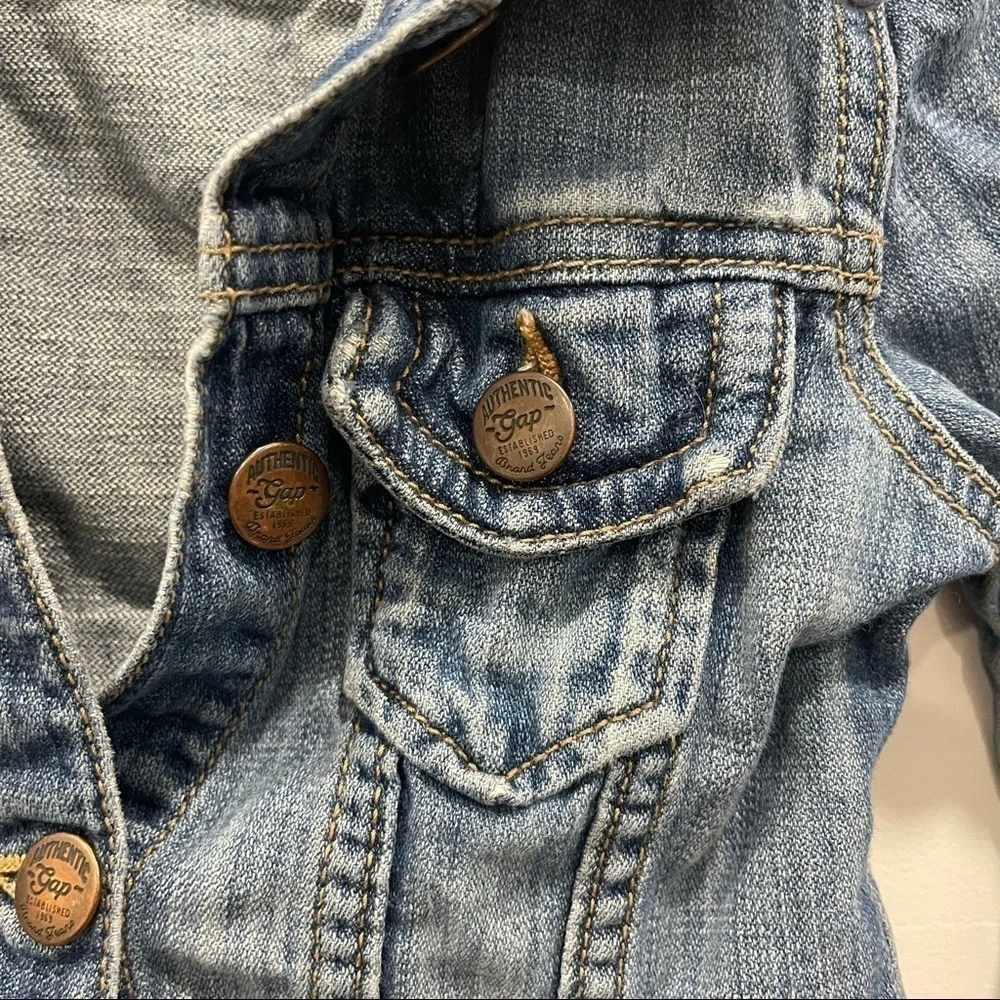 Gap Kids Distressed Light Wash Denim Jacket Girls Size XS 4-5 Cotton